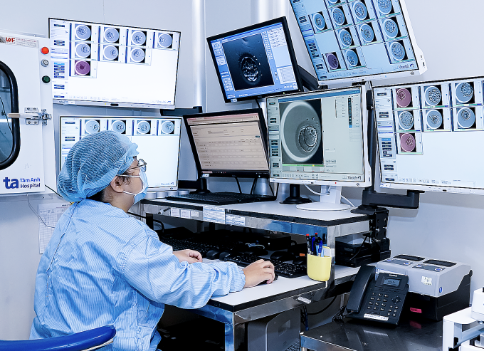 Hệ thống tủ nuôi cấy phôi trang bị camera quan sát liên tục tích hợp trí tuệ nhân tạo. Ảnh: IVF Tâm Anh