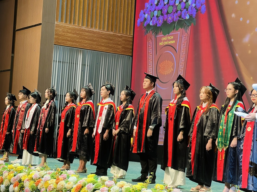 Học ngành y ra trường là có việc làm ngay? - 2