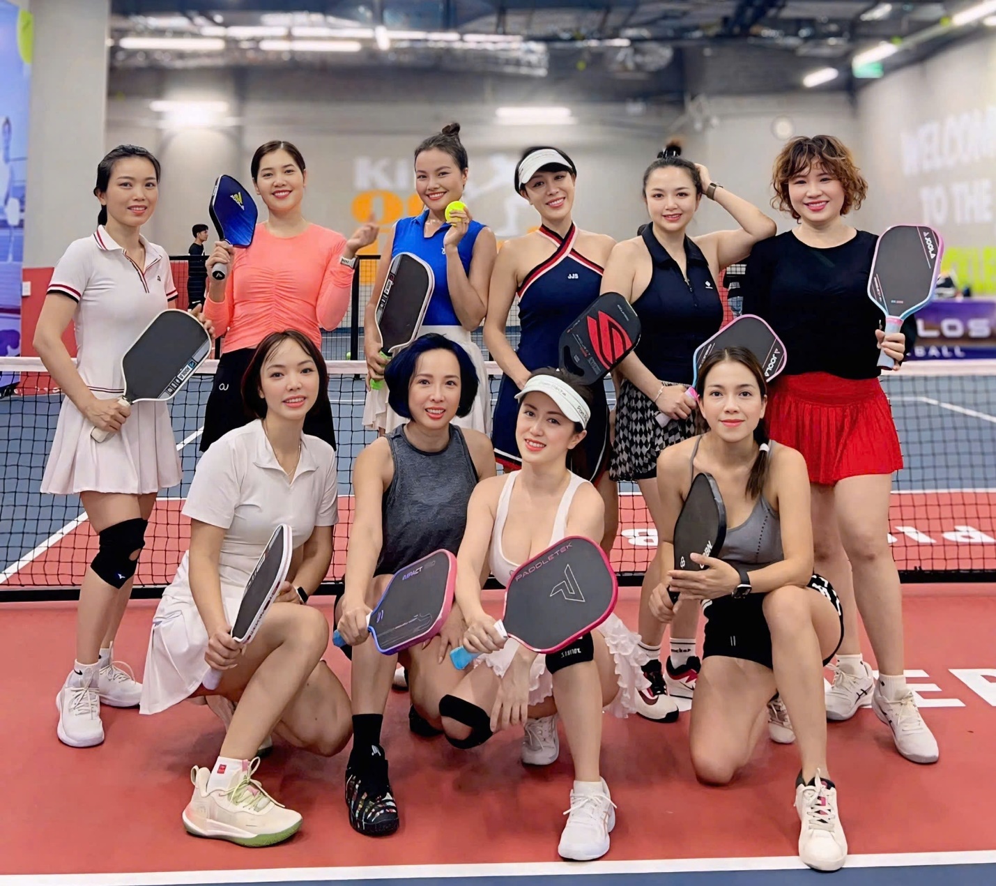 Hội "Chị em hàng xóm" rủ nhau chơi Pickleball, lan tỏa tinh thần "khỏe trẻ đẹp" từ group chat đến sân bóng 1 Pickleball – môn thể thao đang được nhiều người yêu thích, đặc biệt là chị em phụ nữ