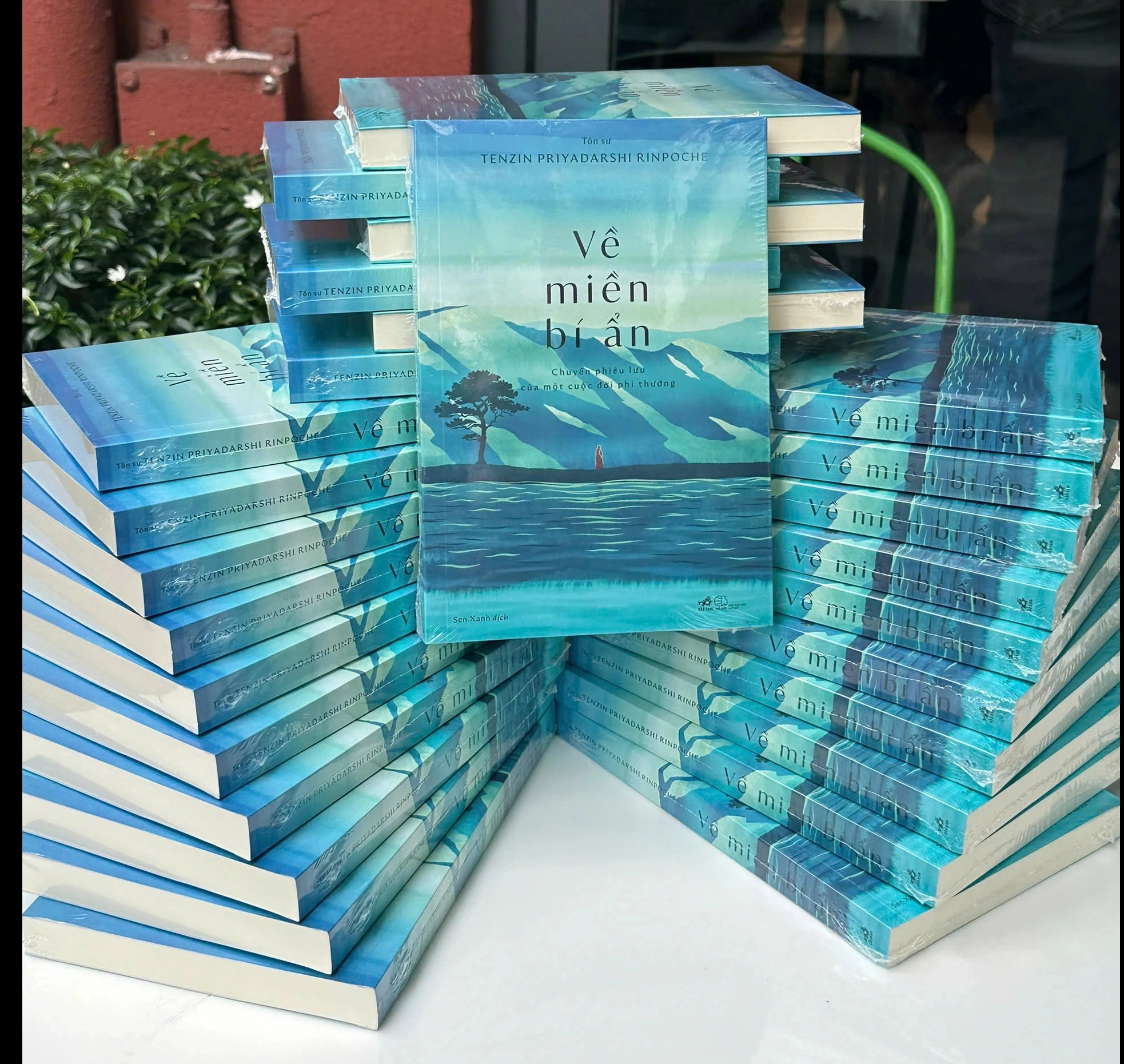 Hồi ký của người có tầm ảnh hưởng toàn cầu, bỏ nhà ra đi từ 10 tuổi 2 Hồi ký 'Về miền bí ẩn', chuyến phiêu lưu của một cuộc đời phi thường - Ảnh 5.