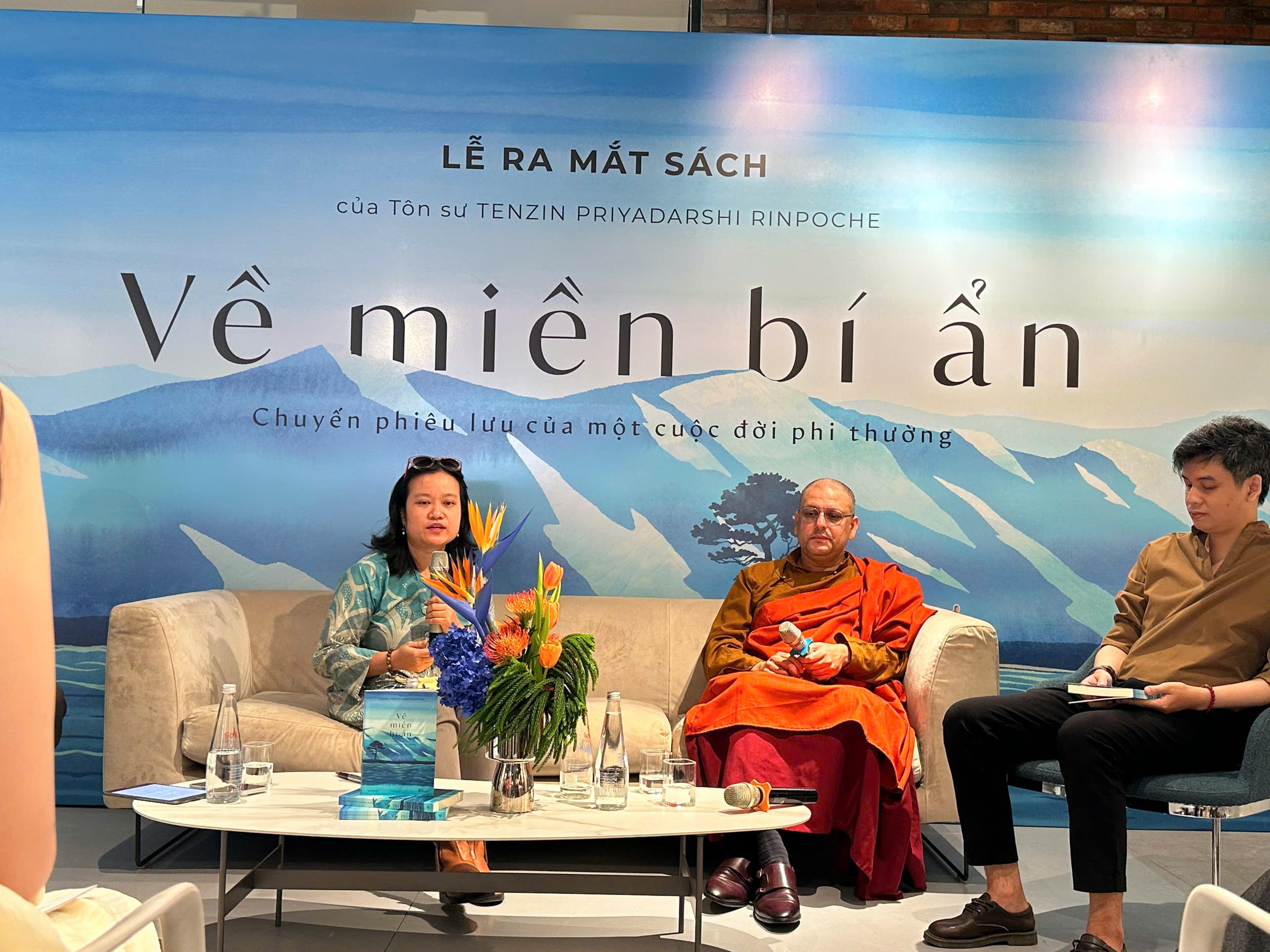 Hồi ký của người có tầm ảnh hưởng toàn cầu, bỏ nhà ra đi từ 10 tuổi 1 Hồi ký 'Về miền bí ẩn', chuyến phiêu lưu của một cuộc đời phi thường - Ảnh 3.