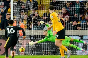 Premier League giải thích quyết định gây tranh cãi trong trận MU thắng Wolves