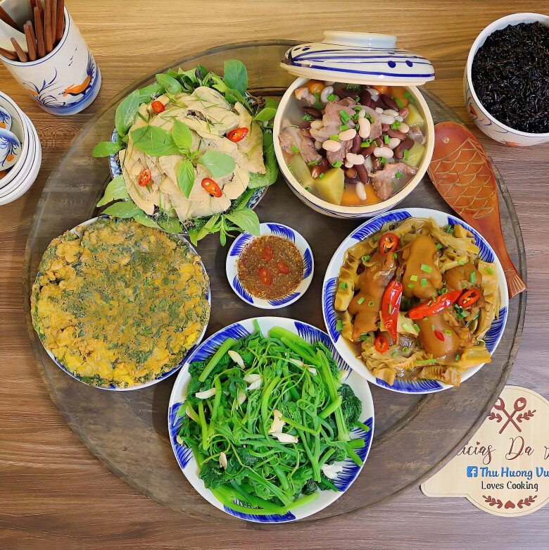 Hôm nay nấu gì: Cơm tối đầy ắp món ngon 1 Bữa tối nhiều món ngon.