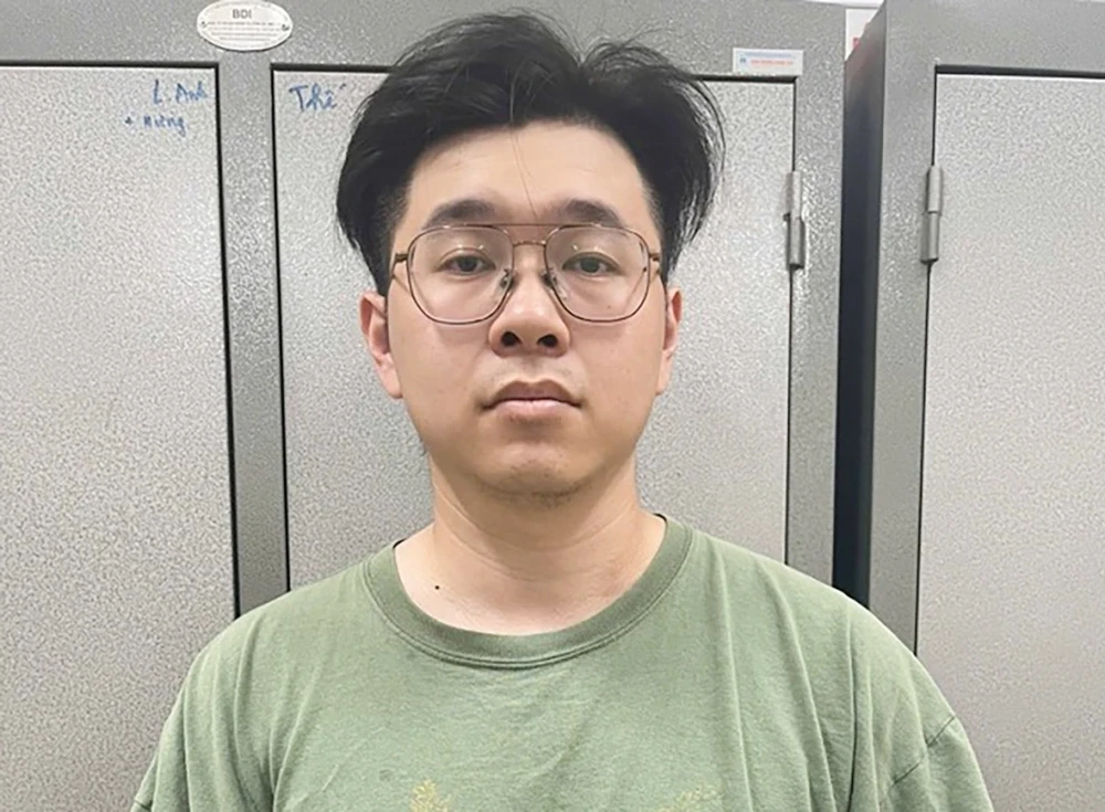 Đặng Chí Thành đánh phụ nữ thang máy chung cư.jpg