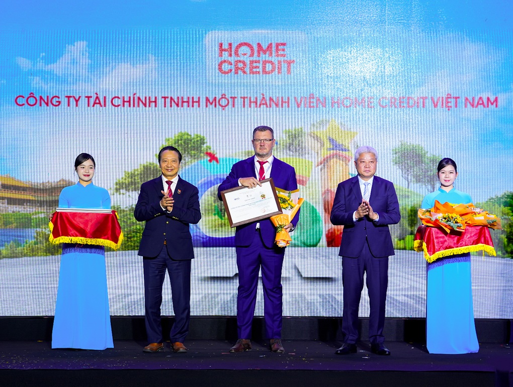 Home Credit vào Top 10 doanh nghiệp bền vững, lĩnh vực thương mại – dịch vụ - 1