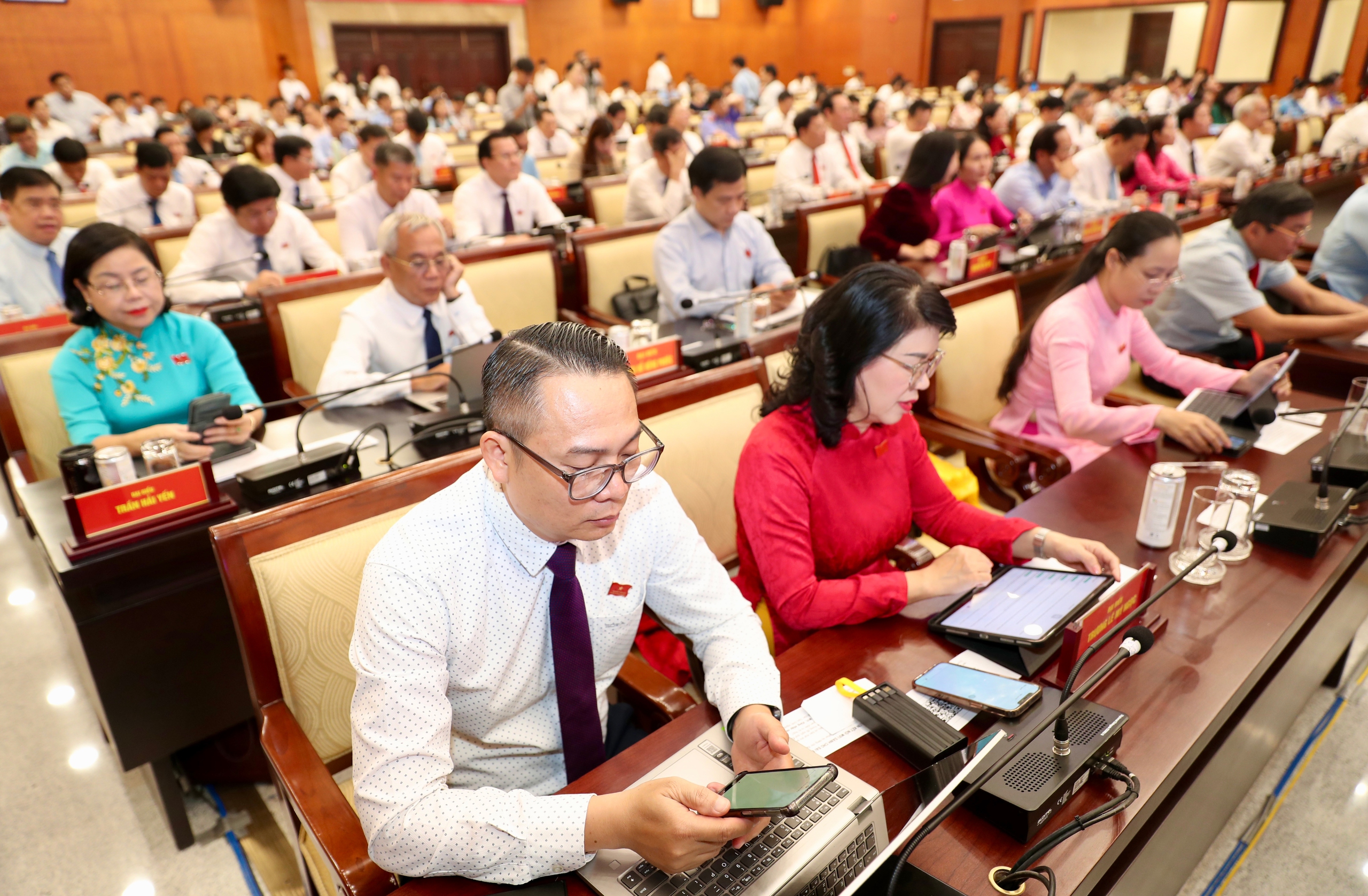 Hơn 50 nghị quyết vì tương lai siêu đô thị 1 Hơn 50 nghị quyết vì tương lai siêu đô thị - Ảnh 1.