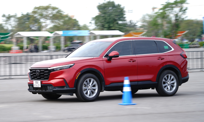 Honda CR-V trên đường thử của VnMS 2025.