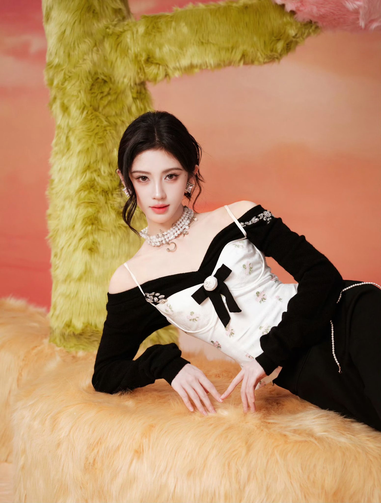 Hợp đồng nô lệ 20 năm của mỹ nhân chỉ cao 1m45 nhưng có 33 triệu fan- Ảnh 1. Hợp đồng nô lệ 20 năm của mỹ nhân chỉ cao 1m45 nhưng có 33 triệu fan- Ảnh 1.