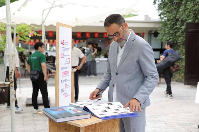 Kiến trúc sư Gian Paolo Vitale tại sự kiện ra mắt ấn phẩm Trend26+. Ảnh: NVCC