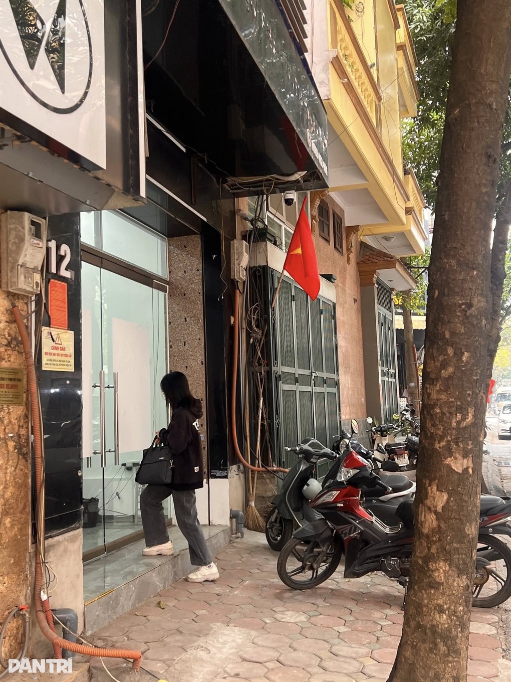 Hủy show “Về đây bốn cánh chim trời“: Thực hư công ty tổ chức gỡ bảng hiệu - 1