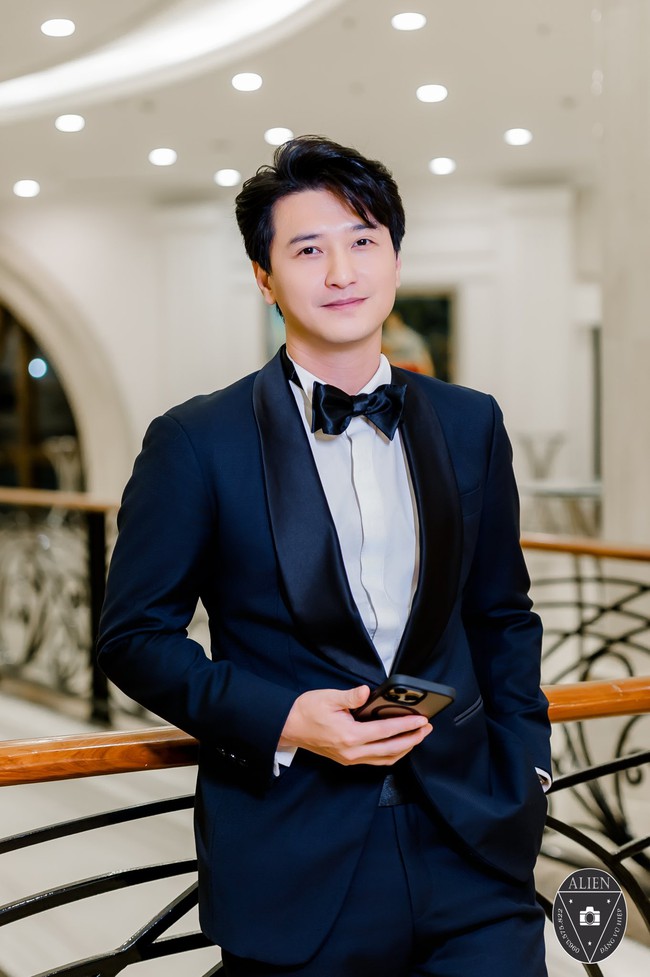 Việt Nam có 1 mỹ nam giống cả tá sao Hàn: Đẹp tựa Lee Min Ho, trẻ như Song Joong Ki, hao hao Kim Bum- Ảnh 1.