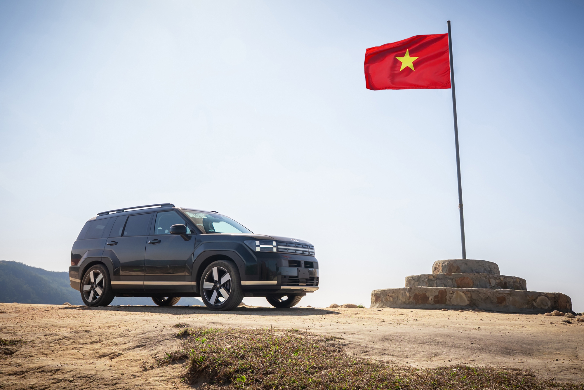 'Hyundai Santa Fe Hybrid bớt bồng bềnh, nhưng đừng kỳ vọng quá nhiều về tiết kiệm nhiên liệu' 1 Hyundai Santa Fe Hybrid - Ảnh 1.