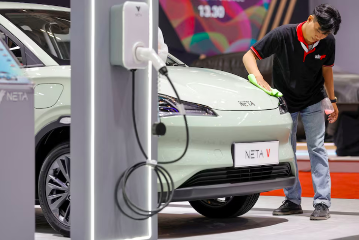 Indonesia lần đầu vượt Mỹ trong cuộc đua xe điện toàn cầu - Ảnh 1.