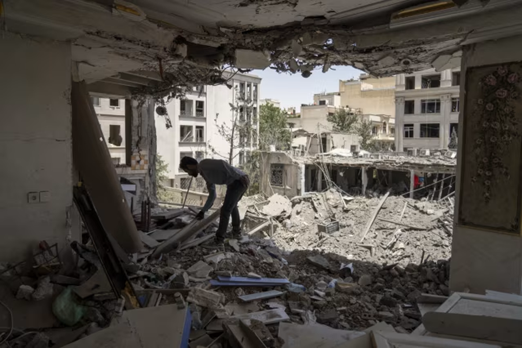 Israel cảnh báo có thể tấn công Iran lần nữa - 1