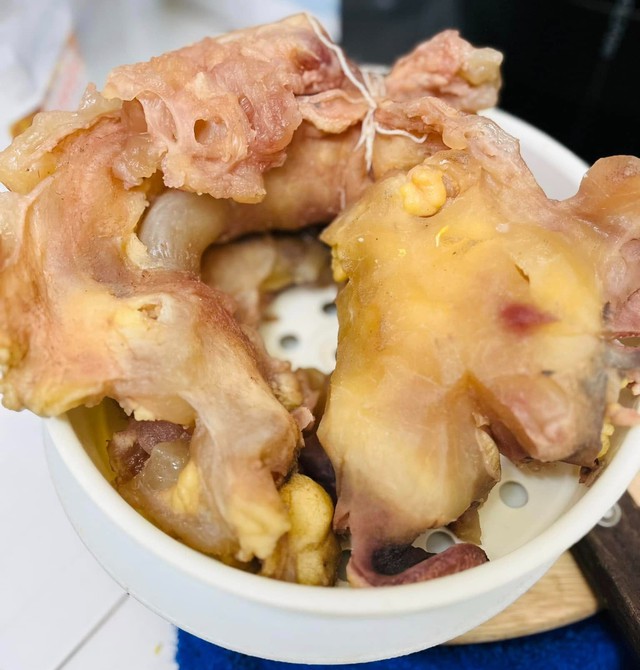 Gân bò là nguyên liệu chế biến được nhiều món ngon tốt cho xương khớp. Ảnh Phương Hoa