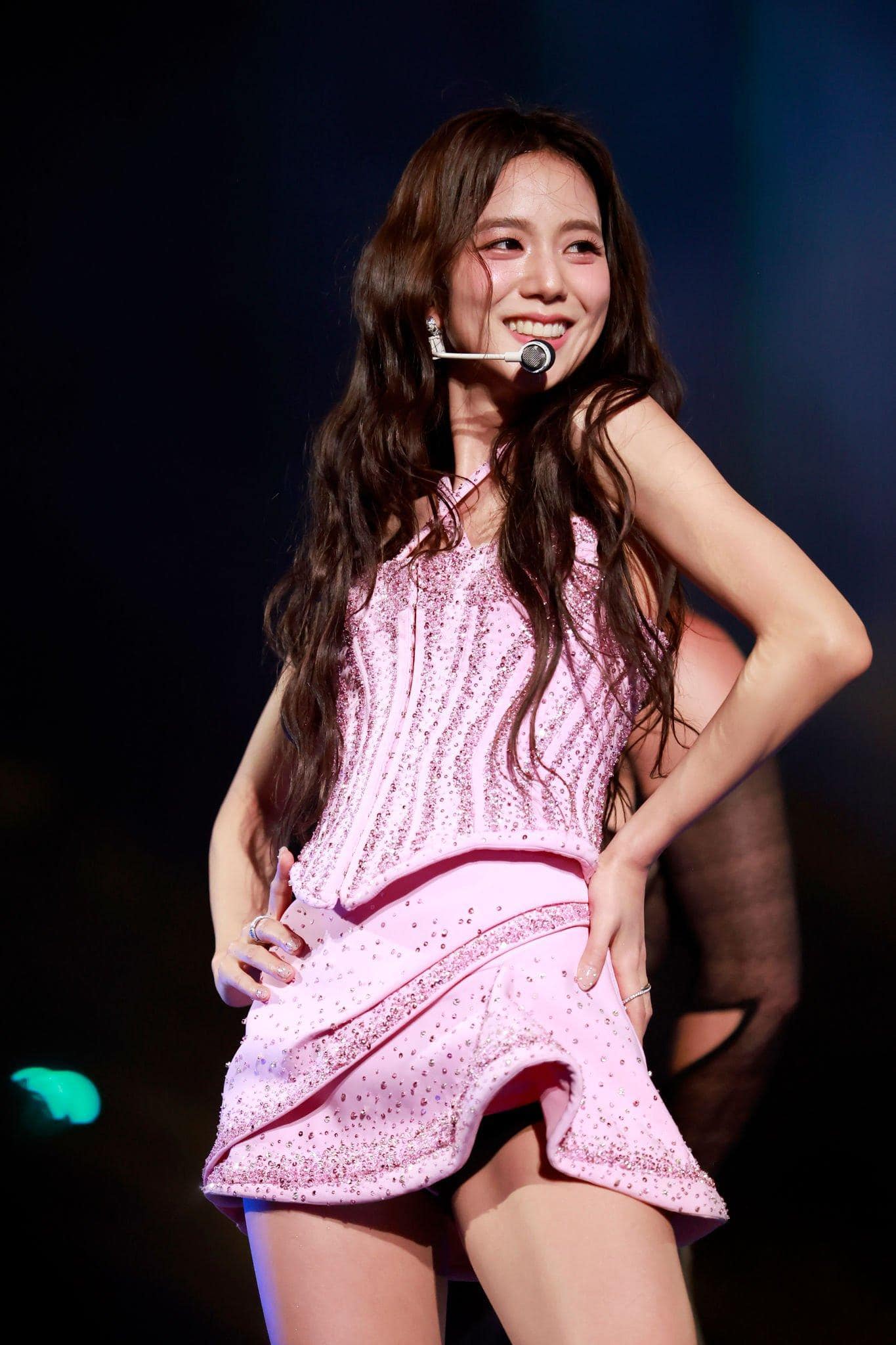 Thành viên đẹp nhất BLACKPINK nhảy xấu nhưng được cái nhiệt tình- Ảnh 6.