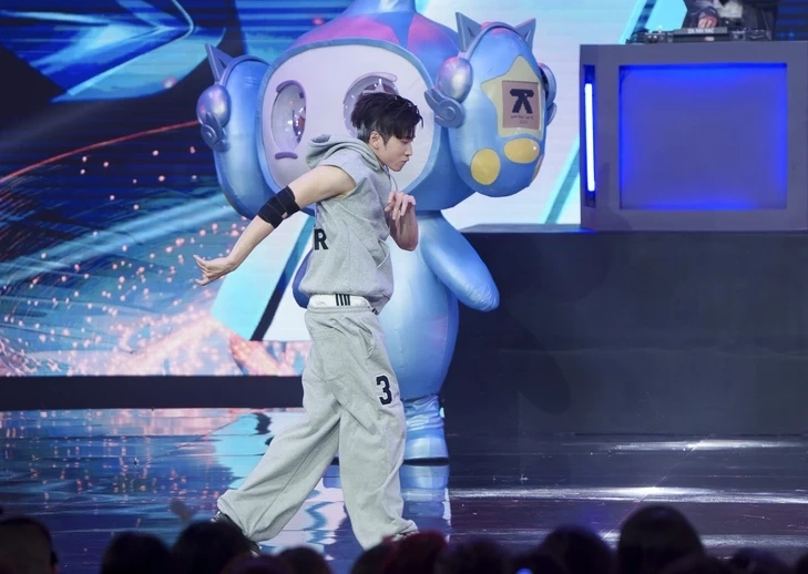 Karik rapper dien bung no nhat Anh trai say.webp