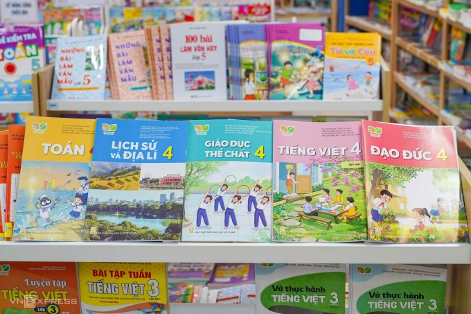 Sách giáo khoa bộ Kết nối tri thức và cuộc sống. Ảnh: Hoàng Giang