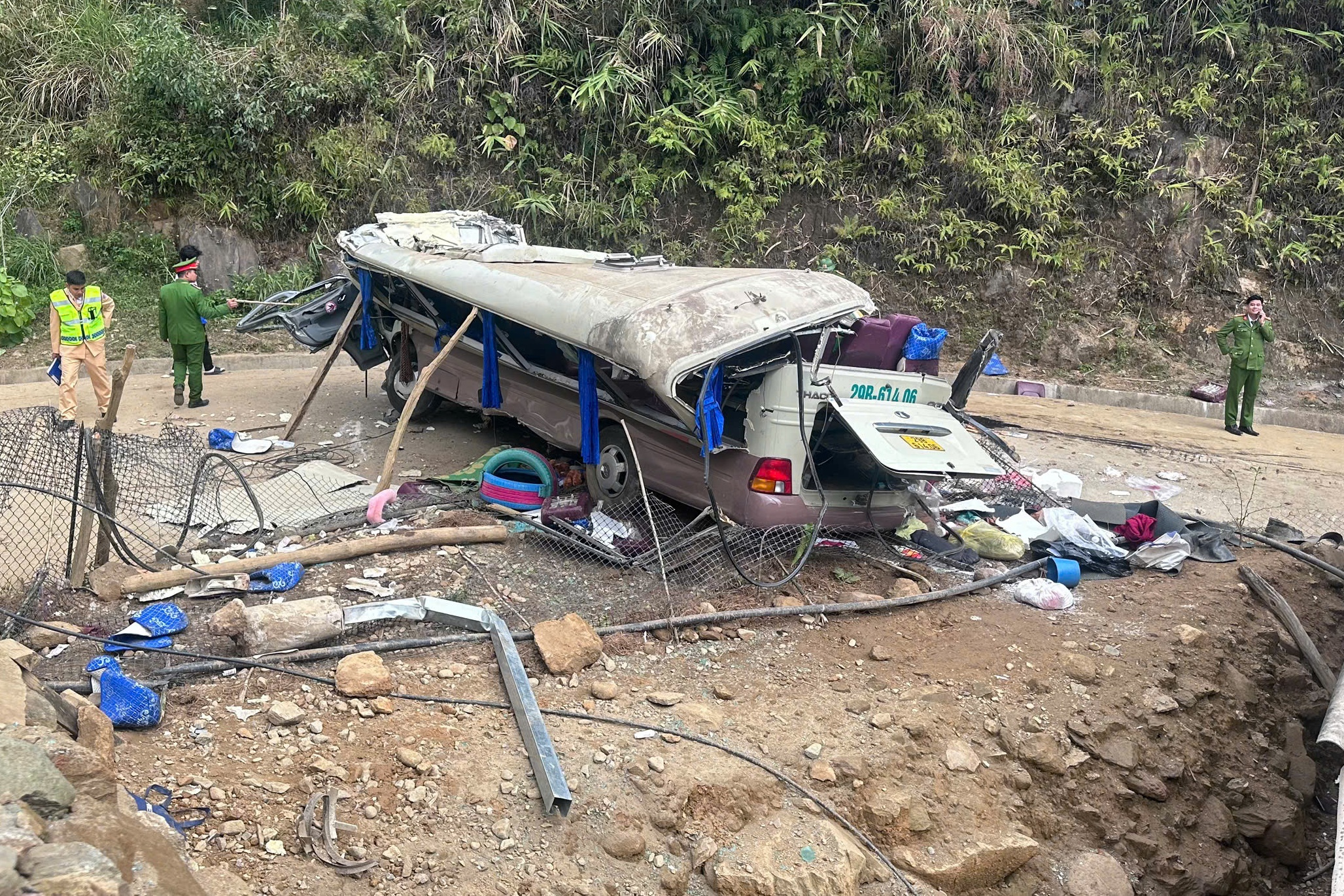 Kết quả điều tra vụ lật xe chở đoàn thiện nguyện 9 người chết- Ảnh 1.