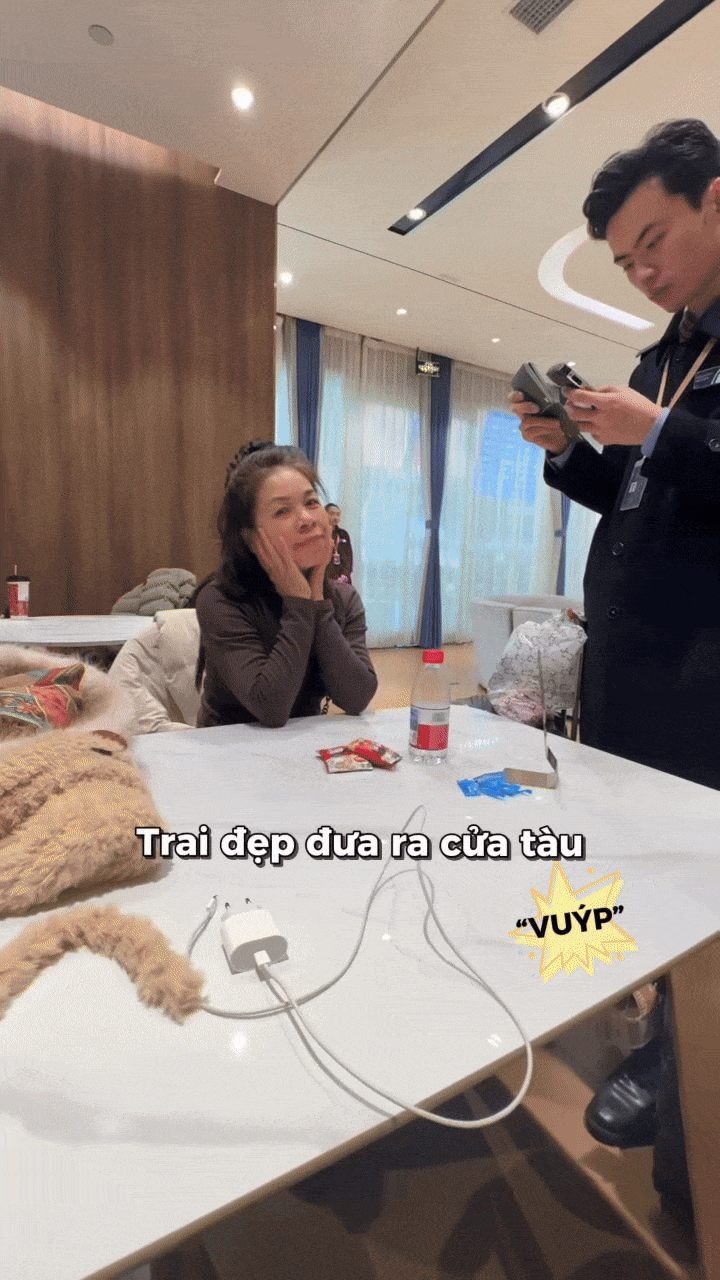 Khách Việt kể chuyện du lịch Trung Quốc, đi tàu chạy 300km/h có dịch vụ lạ, nhận xét: Khách Việt kể chuyện du lịch Trung Quốc, đi tàu chạy 300km/h có dịch vụ lạ, nhận xét: