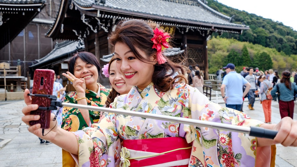 Khách Việt ồ ạt đến Nhật Bản, theo dấu quái vật tuyết để tránh chen chúc - 1