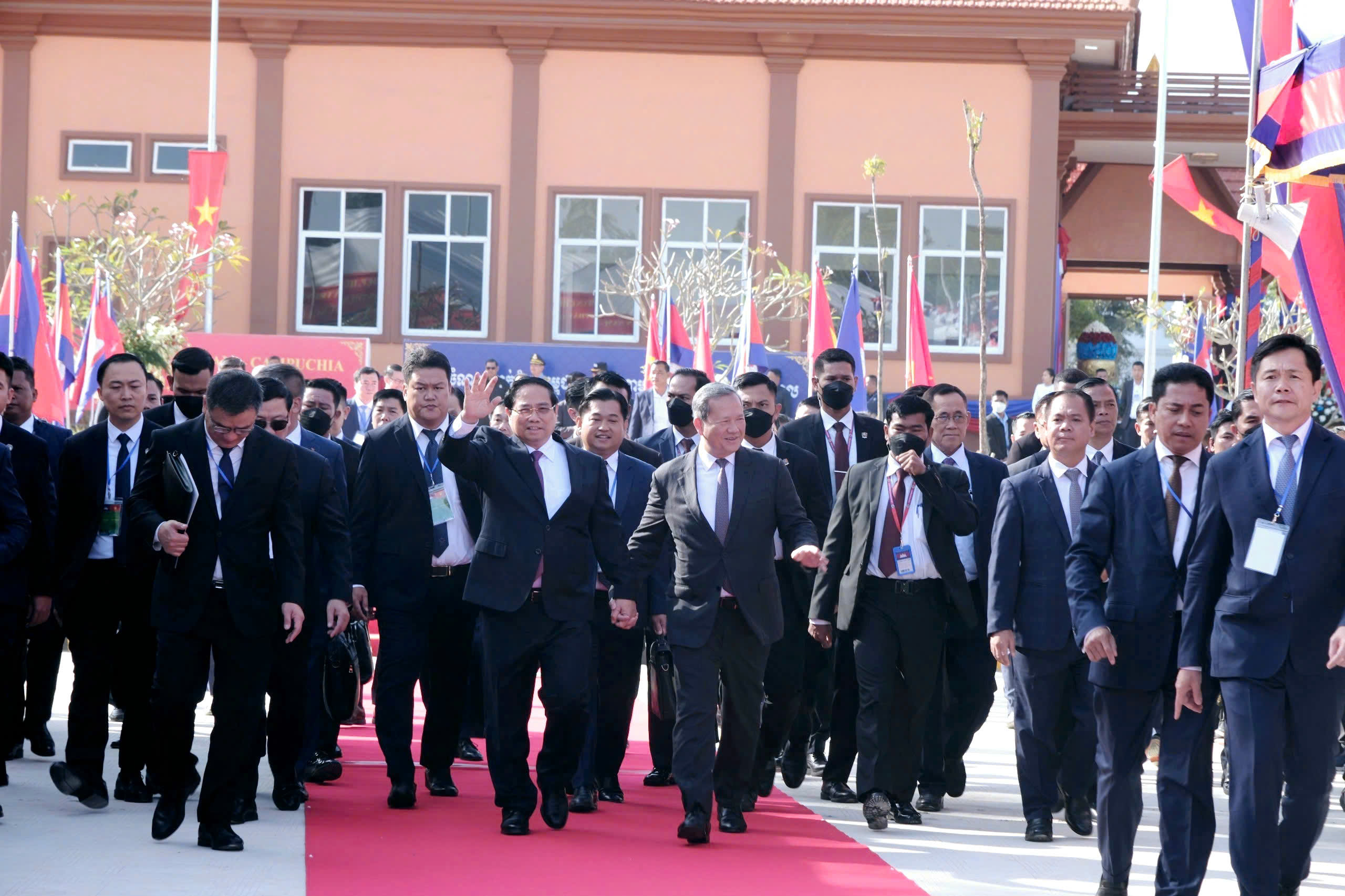 Khai trương cặp cửa khẩu quốc tế Tân Nam 1 Khai trương cặp cửa khẩu quốc tế Tân Nam - Meun Chey - Ảnh 1.