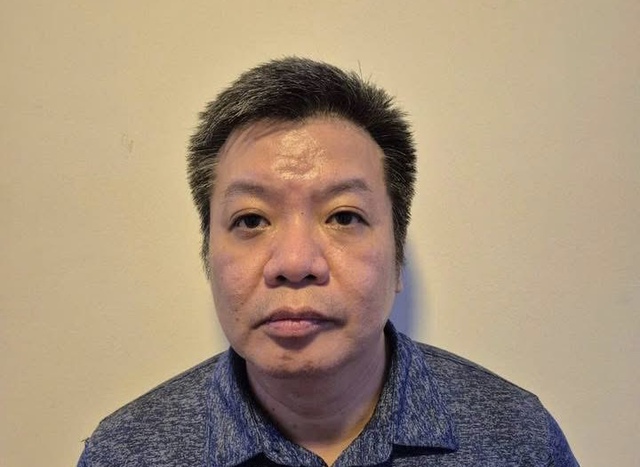 Khám nơi làm việc của cựu thứ trưởng, thu giữ 25 phong bì còn nguyên tên doanh nghiệp- Ảnh 2.