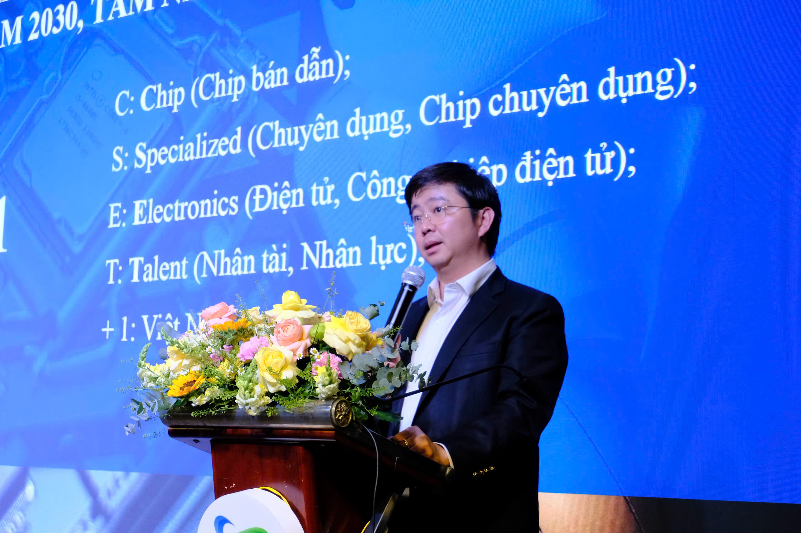 Tham vọng bán dẫn của Việt Nam và bài toán 100.000 kỹ sư - Ảnh 1.