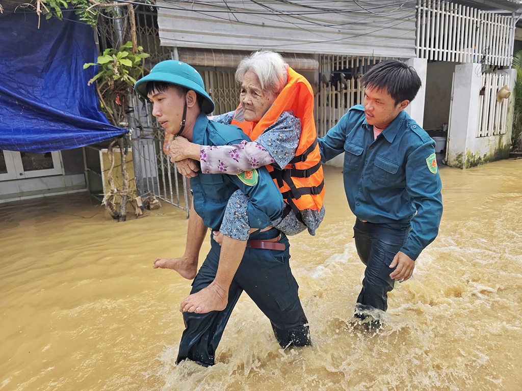 Khánh Hòa, Lâm Đồng lại ngập lụt, sạt lở sau đêm mưa lớn - Ảnh 1.