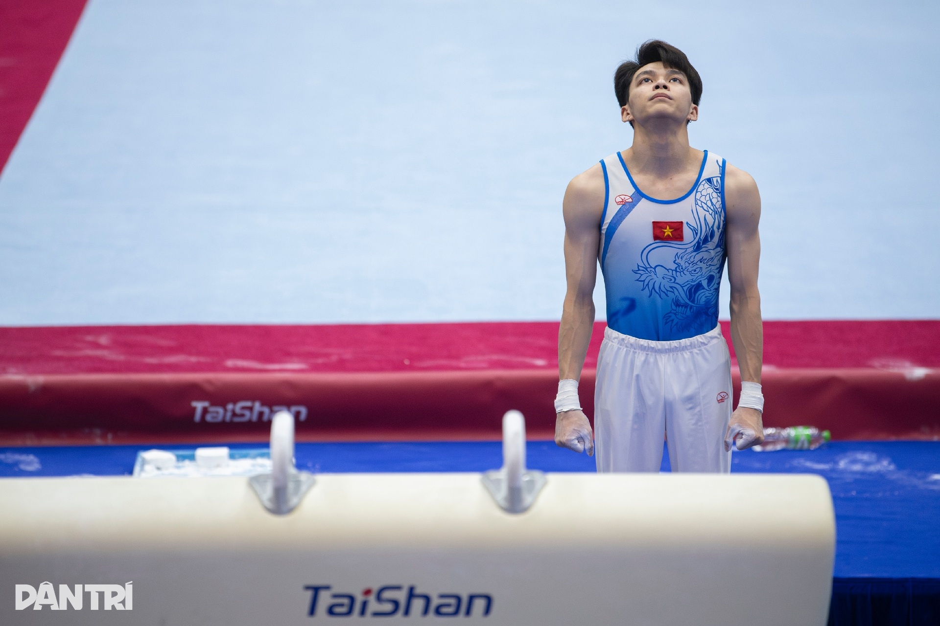 Khánh Phong nghẹn ngào nhớ về người cha quá cố sau tấm HCV đầy cảm xúc - 1 Khánh Phong nghẹn ngào nhớ về người cha quá cố sau tấm HCV đầy cảm xúc - 1