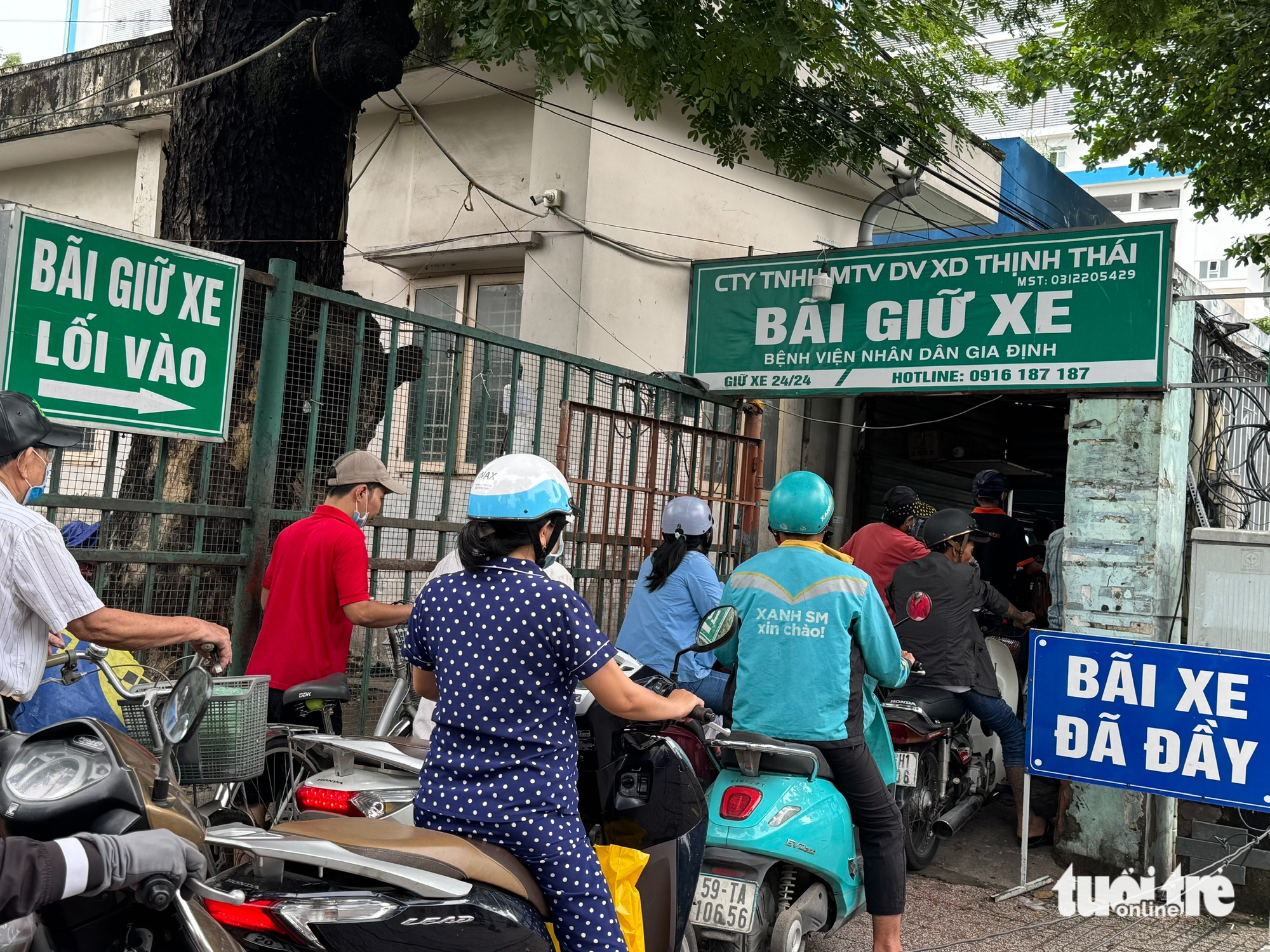 Khảo sát chất lượng bệnh viện ở TP.HCM: Người bệnh than thiếu chỗ gửi xe, nhà vệ sinh dơ, quá tải 1 Người bệnh - Ảnh 1.