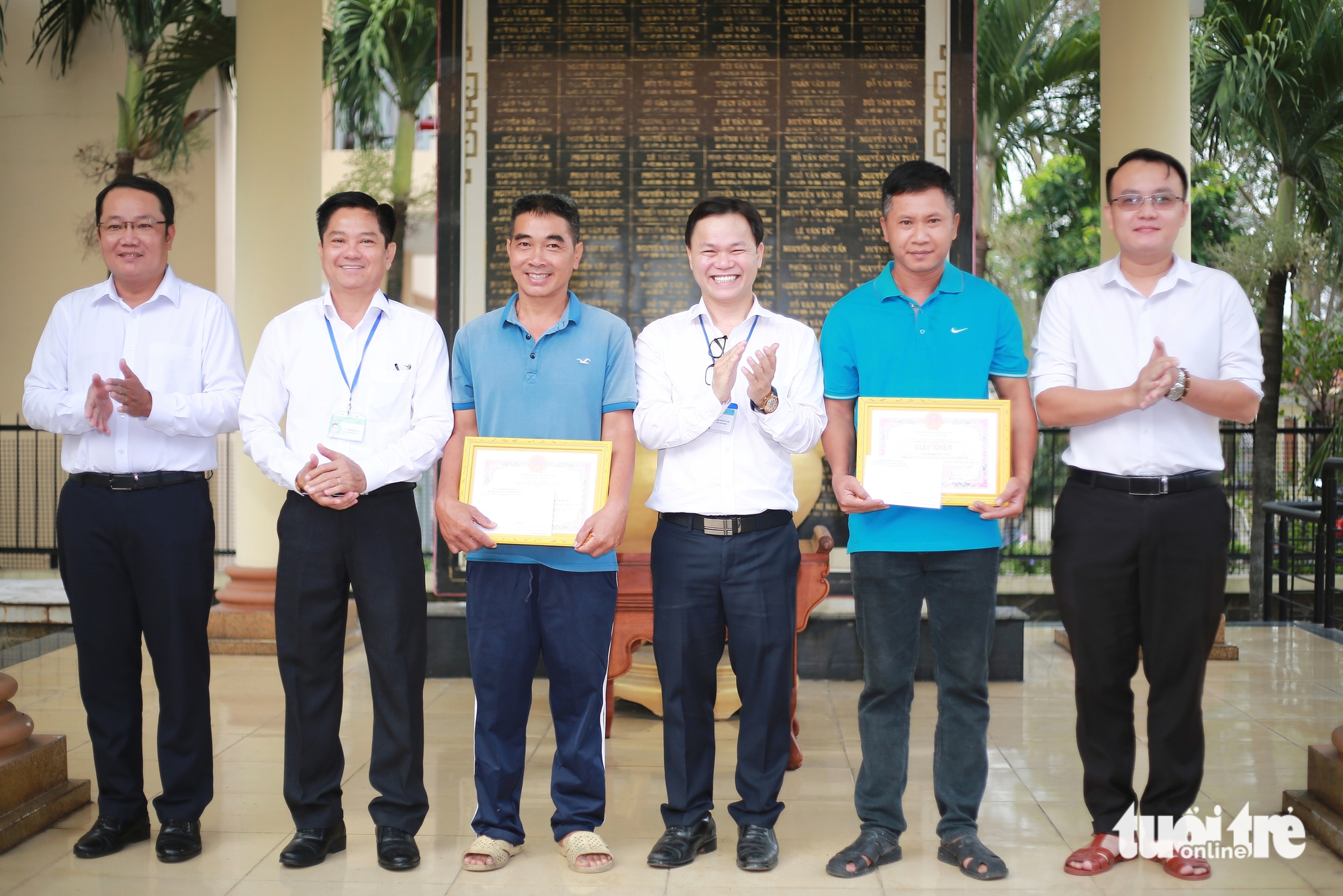 Khen thưởng đột xuất hai người dân tự nguyện giao chim hồng hoàng quý hiếm ở Xuân Thới Sơn 1 chim hồng hoàng - Ảnh 1.