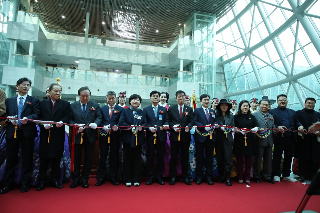 Khi ánh sáng trở thành ngôn ngữ kể chuyện về Bác Hồ - 1