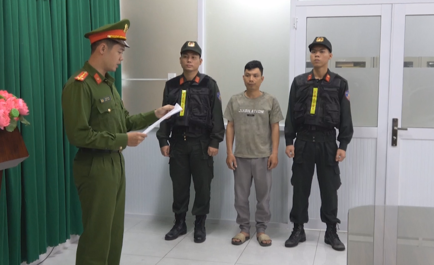 Đòi nợ thuê: Khi bạo lực núp bóng 