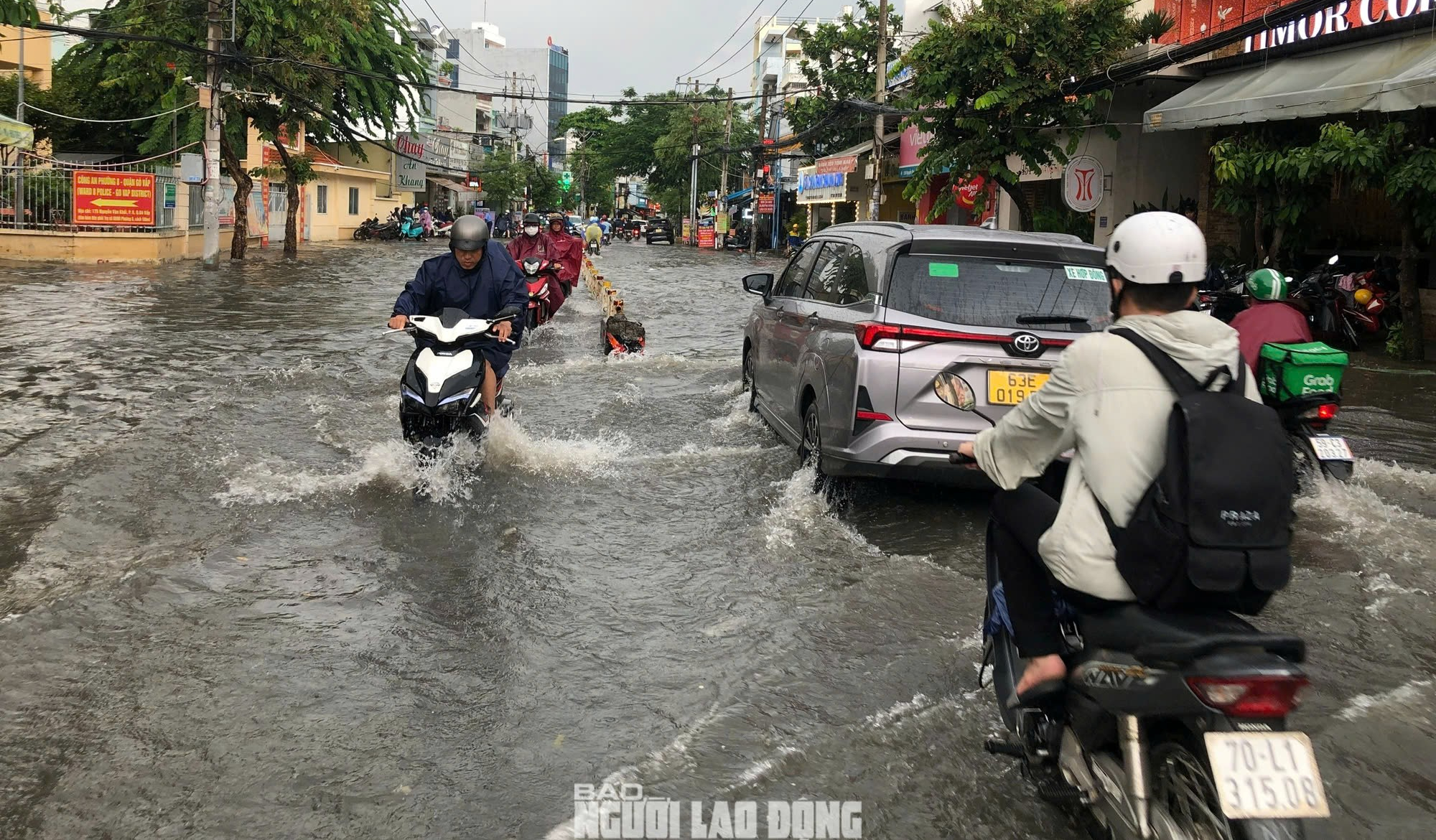 Khi nào TPHCM kiểm soát được 159 điểm ngập? - Ảnh 1.