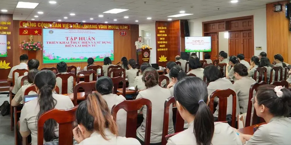 THADS TP.HCM tập huấn để triển khai và sử dụng biên lai điện tử - một trong những sản phẩm của đơn vị về chuyển đổi số. Ảnh: CẨM TÚ kho-bac-nha-nuoc-to-chuc-tin-dung-phai-kip-thoi-thuc-hien-de-nghi-cua-co-quan-thads-.jpg