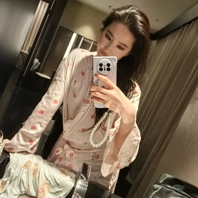 Khoảnh khắc khó tin của Lưu Diệc Phi năm 30 tuổi- Ảnh 16. Khoảnh khắc khó tin của Lưu Diệc Phi năm 30 tuổi- Ảnh 16.