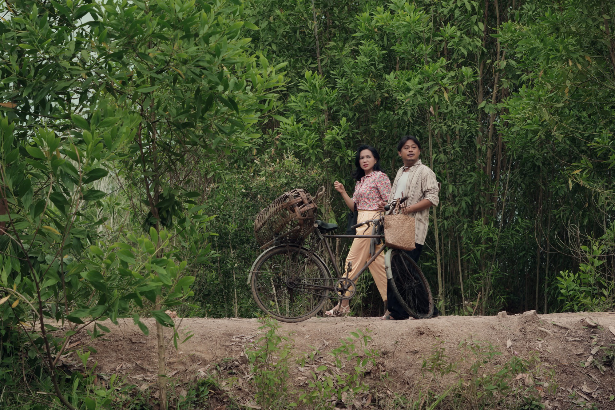 Khóc hết 10 gói khăn giấy vẫn phải lao vào xem phim Việt này: Nhìn nữ chính mà xót vô cùng, biên kịch ác quá vậy- Ảnh 2. Khóc hết 10 gói khăn giấy vẫn phải lao vào xem phim Việt này: Nhìn nữ chính mà xót vô cùng, biên kịch ác quá vậy- Ảnh 2.