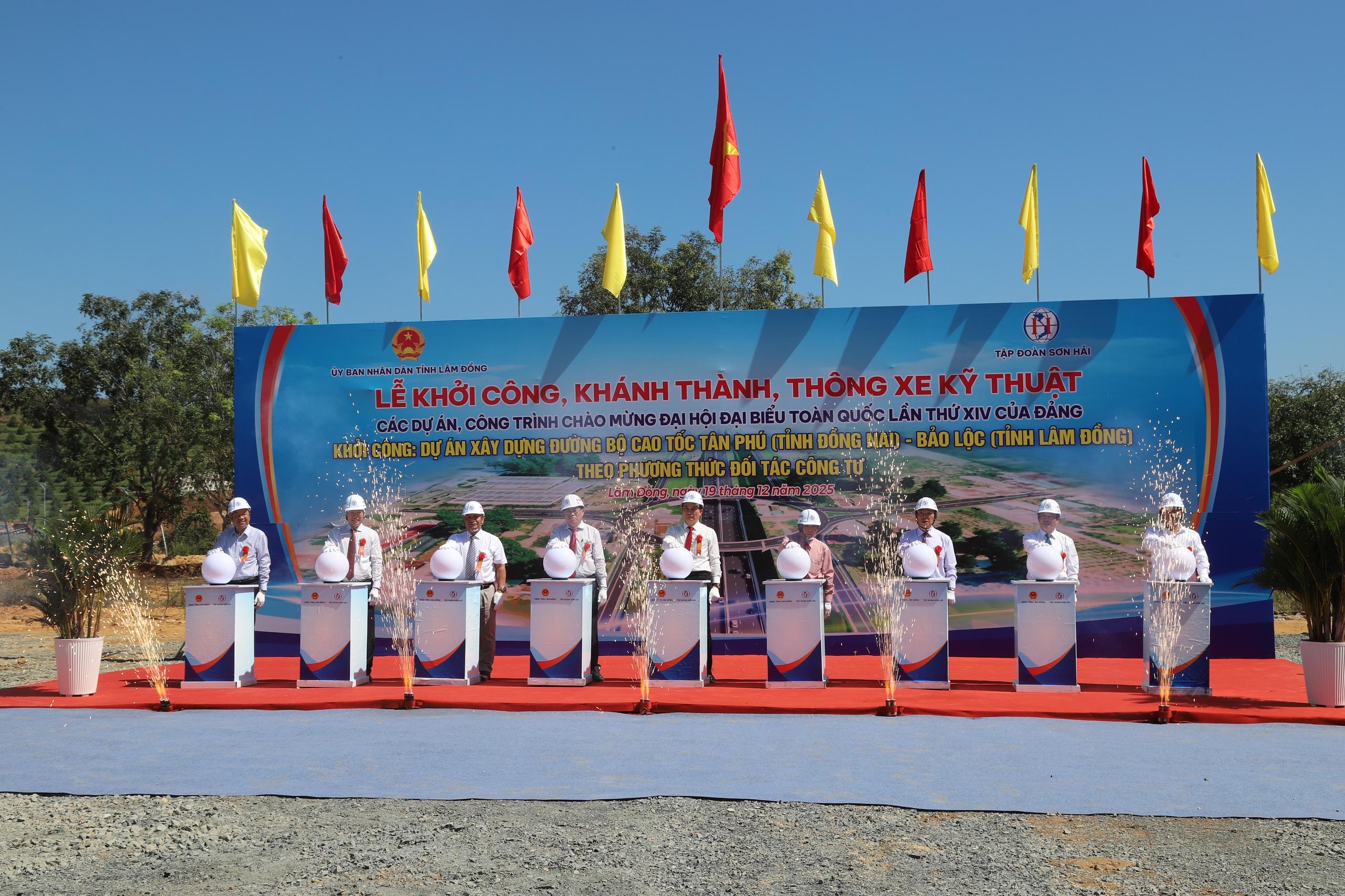 Khởi công cao tốc Tân Phú - Bảo Lộc thúc đẩy phát triển kinh tế Lâm Đồng - Ảnh 1.