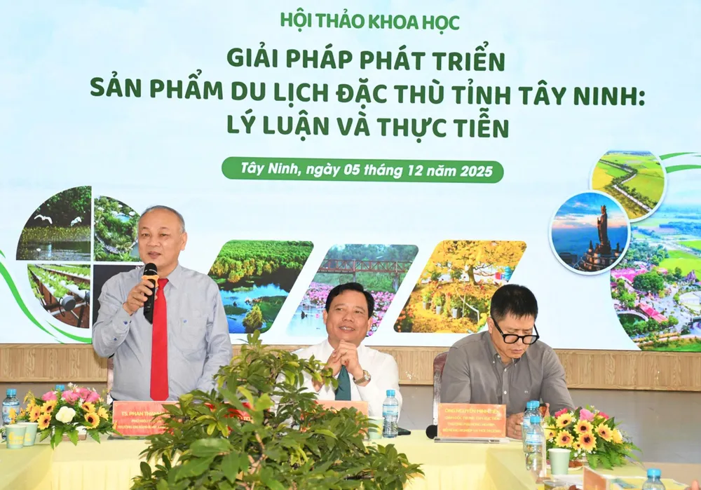 Tiến sĩ Phan Thanh Định, Phó Hiệu trưởng Trường ĐH KHXH&NV phát biểu tại hội thảo. Ảnh:HD sản phẩm du lịch 1.jpg