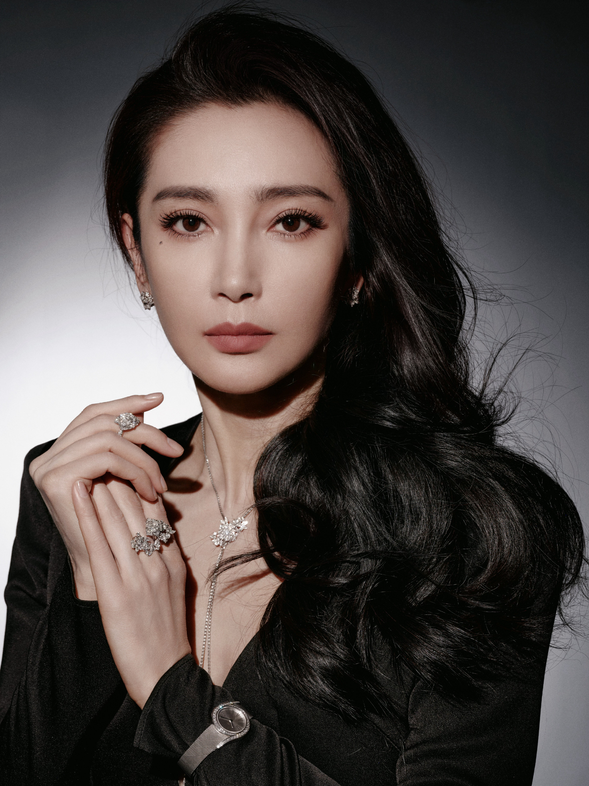 Không ai dám cưới mỹ nhân nghìn tỉ này: Nghe “giai thoại” đuổi 20 người giúp việc mà toát mồ hôi- Ảnh 1.