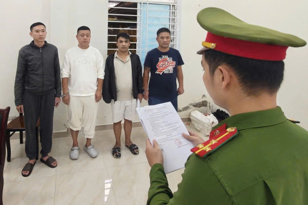 Khống chế, bắt giữ con bạc trái phép - 1