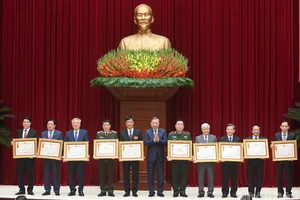 Chủ tịch nước Lương Cường và nhiều lãnh đạo cấp cao nhận phần thưởng cao quý