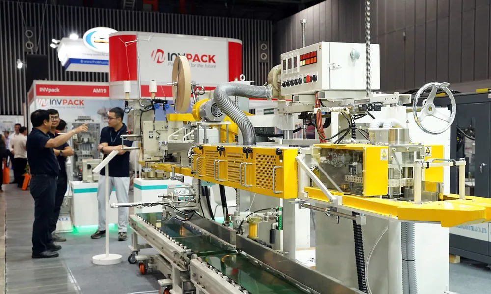 Không hình sự hóa quan hệ kinh tế sẽ tạo ra một môi trường pháp lý rõ ràng, nhất quán và tạo động lực kinh doanh cho các doanh nghiệp để nền kinh tế phát triển vượt bậc. Ảnh: THUẬN VĂN Không hình sự hóa quan hệ kinh tế sẽ tạo ra một môi trường pháp lý rõ ràng, nhất quán và tạo động lực kinh doanh cho các doanh nghiệp để nền kinh tế phát triển vượt bậc. Ảnh: THUẬN VĂN