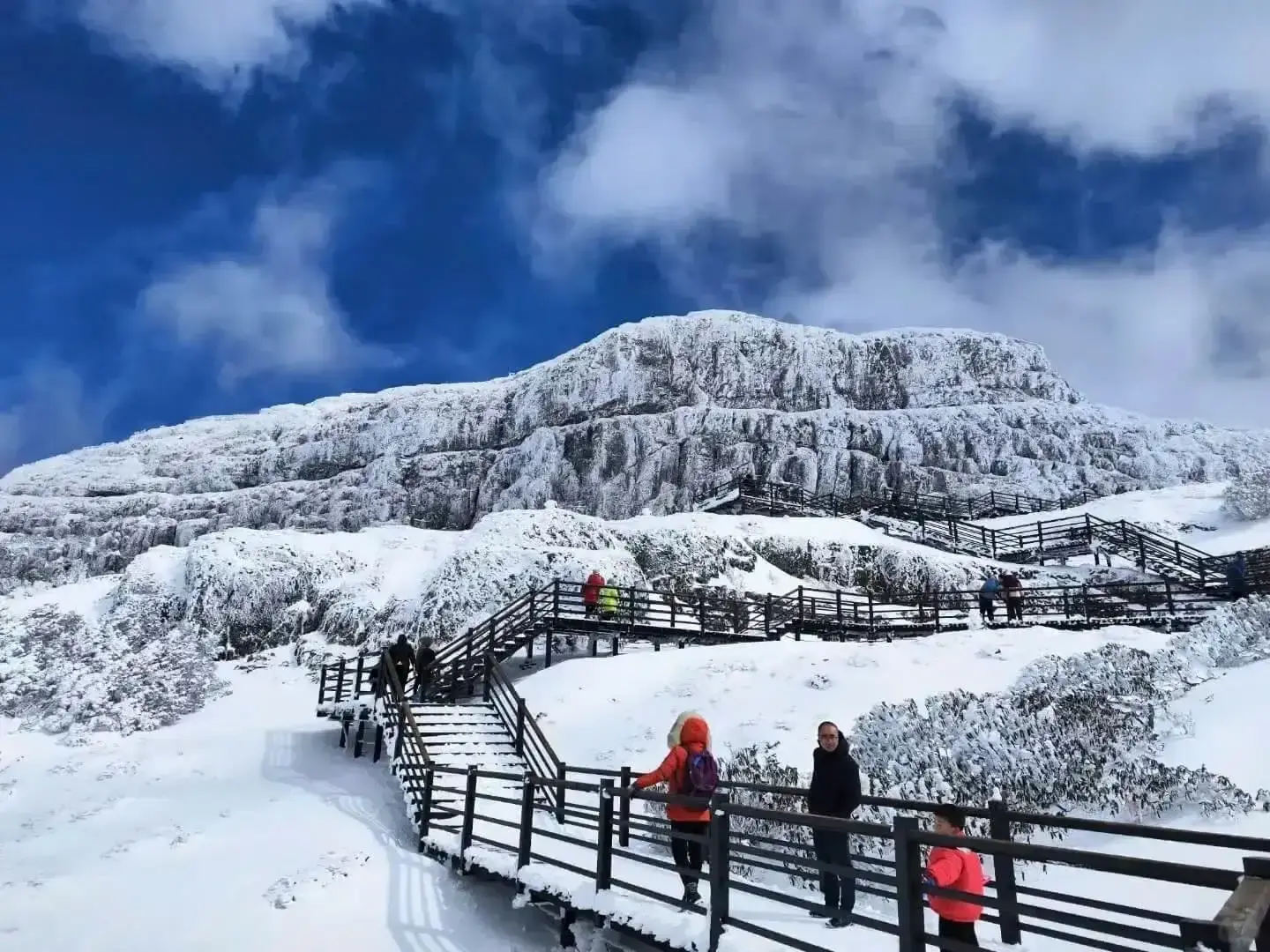 Khách Việt kể chuyện đi ngắm tuyết trên núi cao hơn 4000m ở Trung Quốc, nhận xét: 