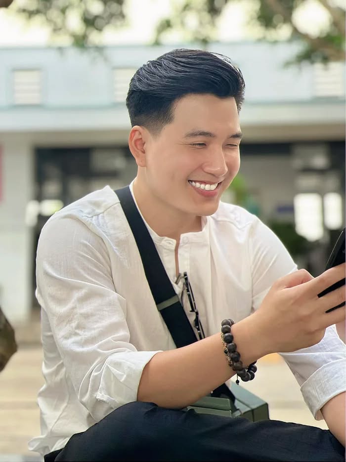 Không thể chê nổi mỹ nam Việt mặt búng ra trap boy: Ai đời đẹp quá thể đáng, cười một cái tim hẫng một nhịp- Ảnh 1.