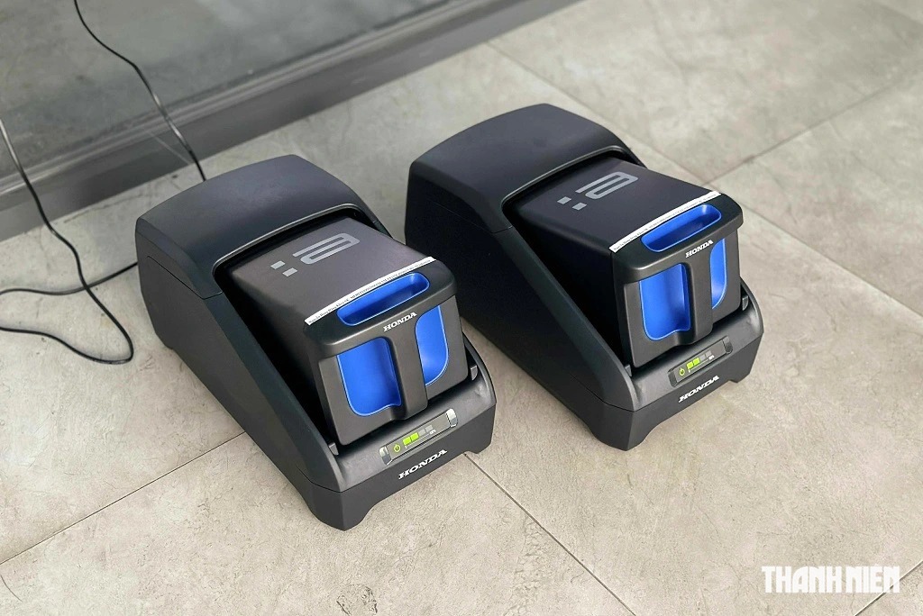 Nếu không thể sạc trực tiếp, người dùng xe máy điện có giải pháp thay thế nào? - Ảnh 1.
