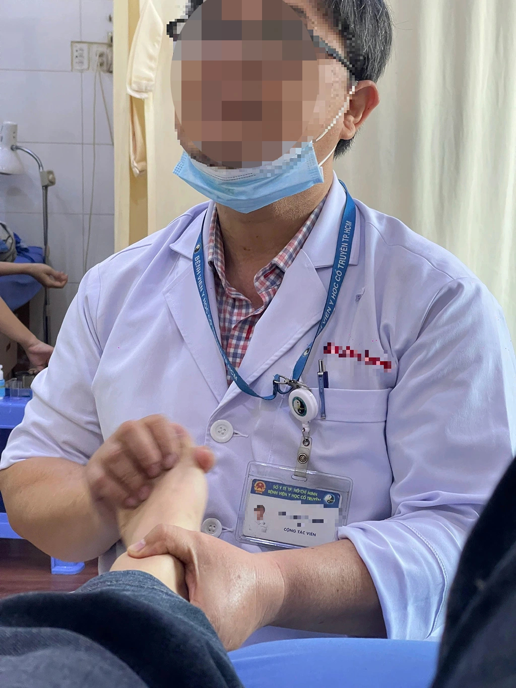 Khuất tất thực hành lấy giấy phép hành nghề bác sĩ 1 Khuất tất thực hành lấy giấy phép hành nghề bác sĩ - Ảnh 1.