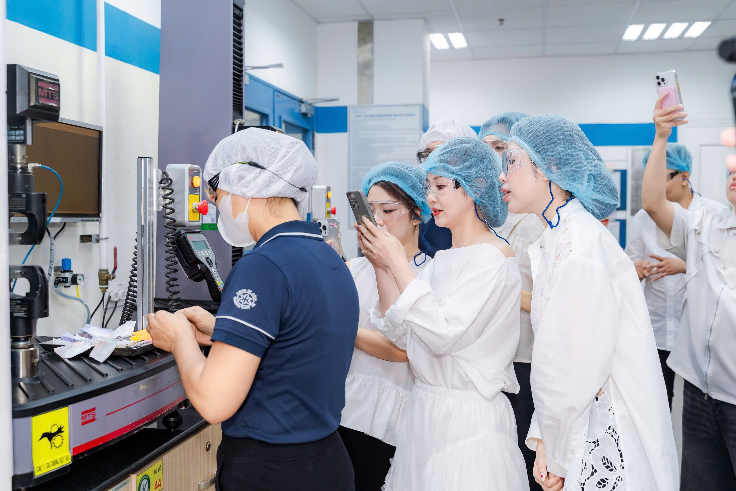 Kiếm bộn tiền từ sáng tạo nội dung số - Ảnh 1. Kiếm bộn tiền từ sáng tạo nội dung số - Ảnh 1.