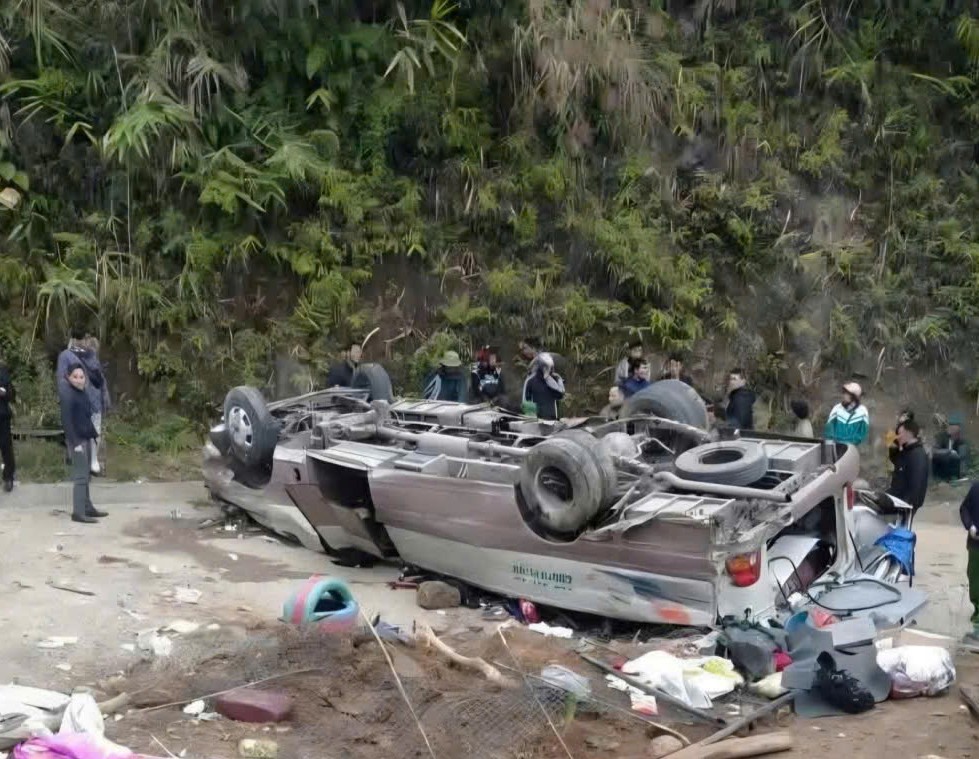 Vụ tai nạn thảm khốc ở Lào Cai khiến 9 người tử vong: Kiểm tra Công ty vận tải - Ảnh 1. Vụ tai nạn thảm khốc ở Lào Cai khiến 9 người tử vong: Kiểm tra Công ty vận tải - Ảnh 1.